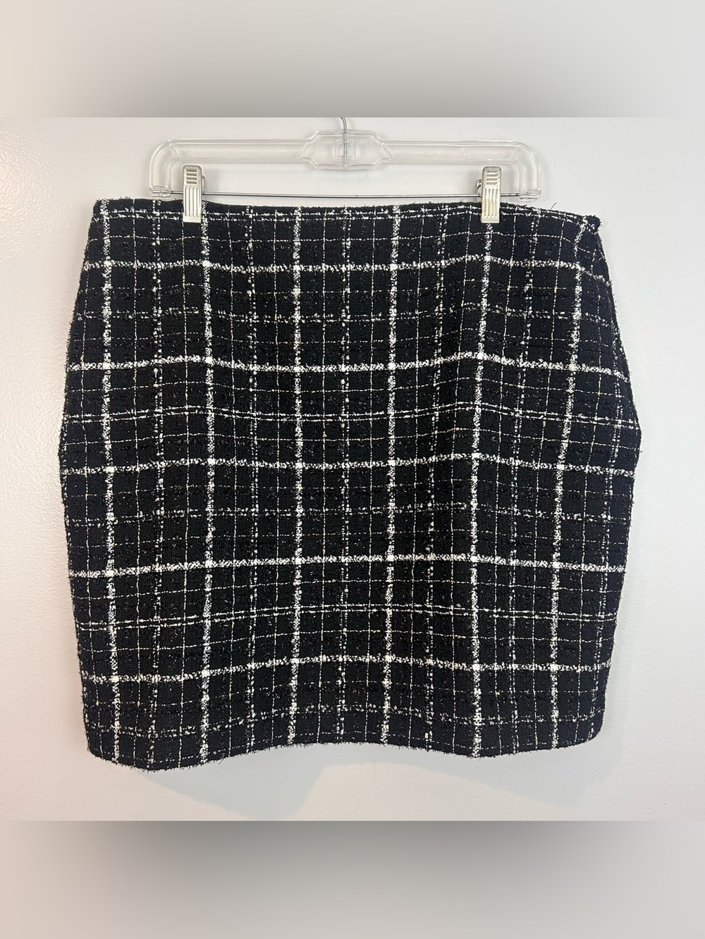 Boston Proper Black, White, Metallic Silver Tweed Side Zipper Mini Skirt Size 19